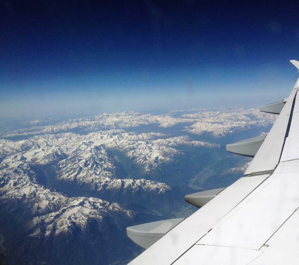 Blick auf die Alpen aus dem Flugzeug