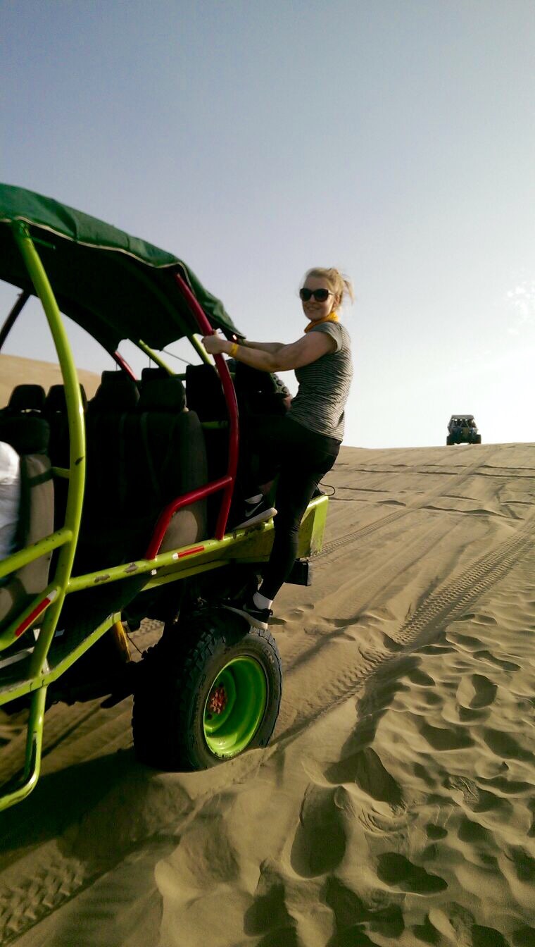 Dünenfahrzeug in Huacachina