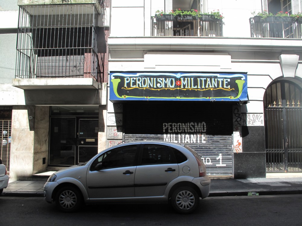 Auto parkt in Buenos Aires