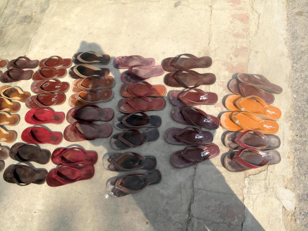 Schuhe der Mönche in Myanmar